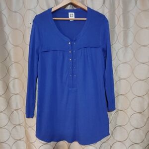 Anne Klein Sz L Royal Blue Pullover Top Blouse V-Neck Accent Buttons Round Hem